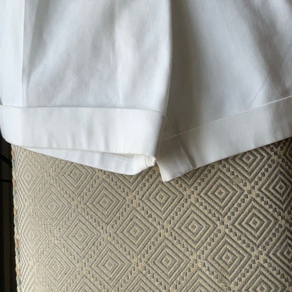 LADIES WHITE SHORTS CABINET CREEK SIZE 14 - Picture 6 of 6